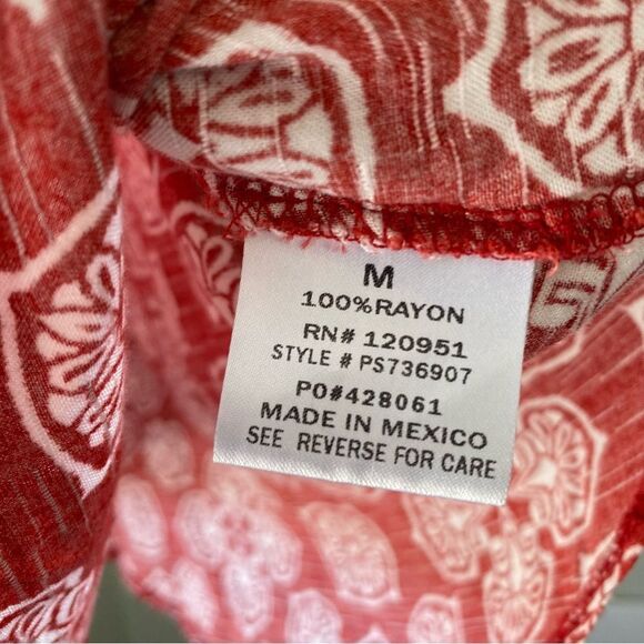 Pink Rose Geometric pattern lightweight Red top Medium - Picture 3 of 4